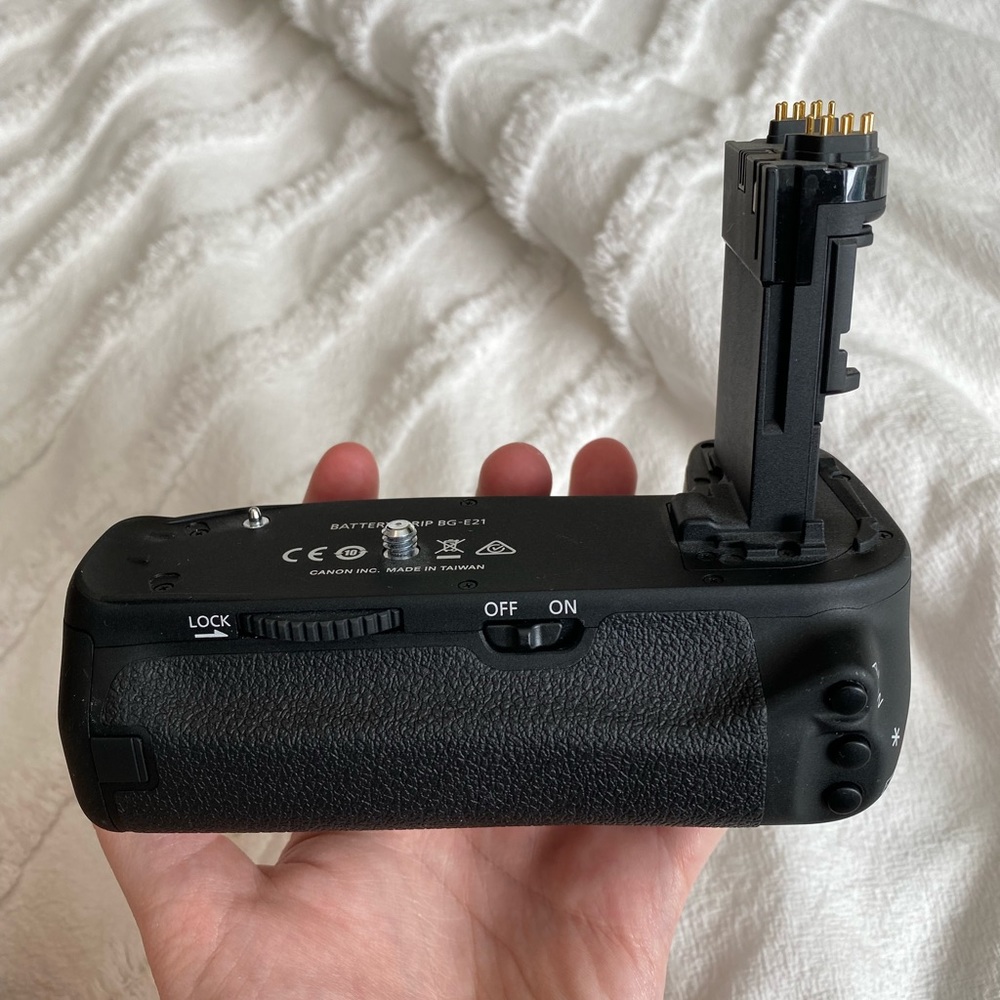 Canon BG-E21 battery grip